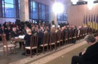 Круглый стол "Объединим Украину" проходит без Януковича и лидеров оппозиции