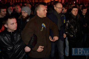 Яценюк требует от Пшонки расследовать ночную попытку разогнать Евромайдан