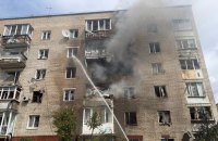 Росіяни вдарили по багатоповерхівці Ізюма на Харківщині, є поранені