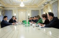 Порошенко встретился с послами G7