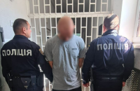 На Закарпатті чоловік при перевірці документів декілька разів вистрілив у поліцейського