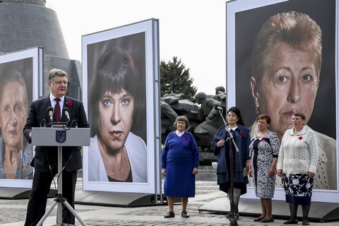 В Киеве открылась фотовыставка "Матери Героев"