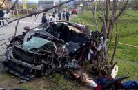 При столкновении автомобиля с автобусом в Ивано-Франковской области погибли 4 человека