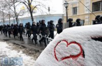 80 солдат прошли в правительственный квартал 