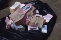 2,4 млн из 3,5 млн гривен, отобранных грабителями у супругов на Петровке, нашлись