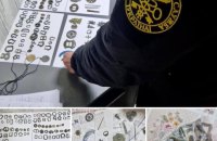 Чернівецькі митники завадили вивезенню понад 100 артефактів з України