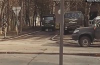 У Німеччині суд зобов'язав чоловіка, який носив Z-футболку, переказати 1500 євро на допомогу Україні