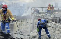 Головне за ніч та ранок понеділка, 7 квітня: 165 боєзіткнень, ліквідація наслідків удару по столиці