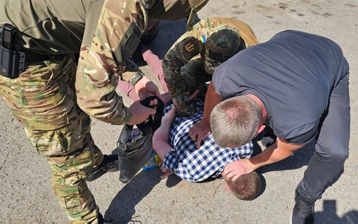 Працівник “Мотор Січі” збирав розвіддані для ворога щодо передислокованих цехів для завдання ракетного удару, – СБУ