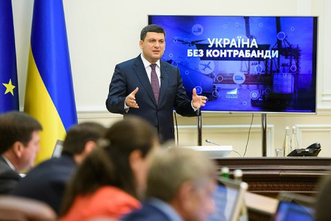 В нейтральных водах ждут растаможки 4 тыс. контейнеров