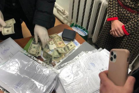 Во Львовской области чиновника задержали на взятке в помещении Центра предоставления админуслуг 