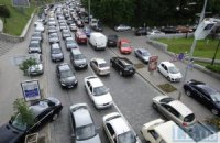 Киев перед майскими остановился в девятибальных пробках