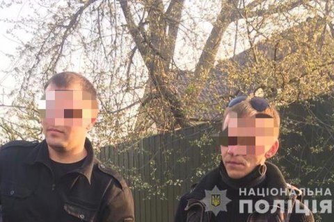 Полиция нашла двух мужчин на мопедах, которые умышленно подожгли траву в Киевской области (обновлено)