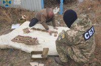 СБУ обнаружила вблизи линии разграничения тайник с противотанковыми минами и взрывчаткой