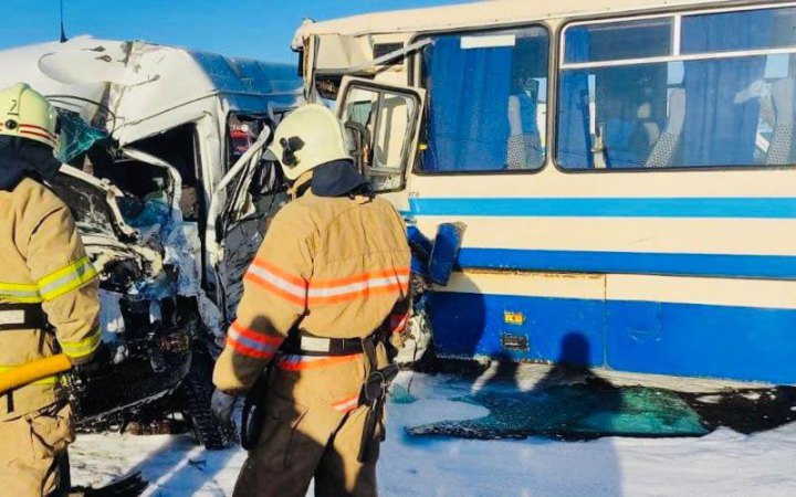 На Франківщині зіткнулися два автобуси, одна людина загинула