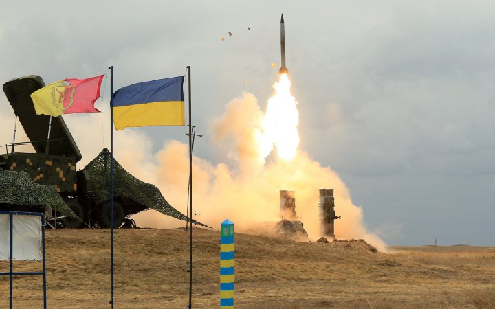 Володимир Зеленський нагородив почесною відзнакою "За мужність та відвагу" сім військових частин 