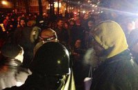 Під Лук'янівським СІЗО вимагають відпустити всіх політв'язнів, а не тільки одну Юлію Тимошенко