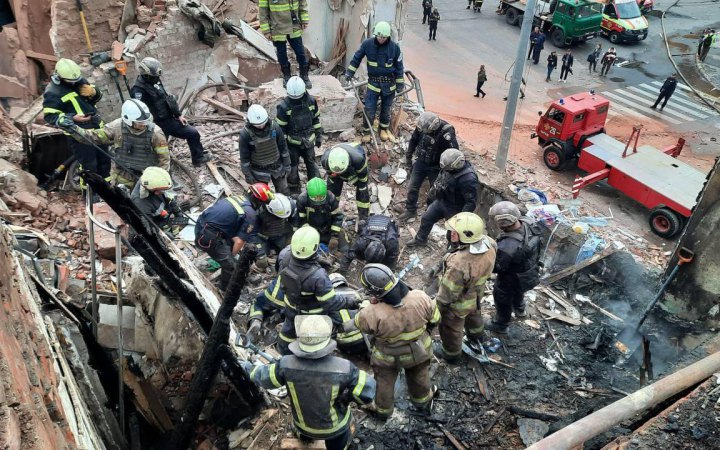 Росія вранці обстріляла Харків. Є влучання в будинок, загинули двоє, поранені 30 людей (оновлено)