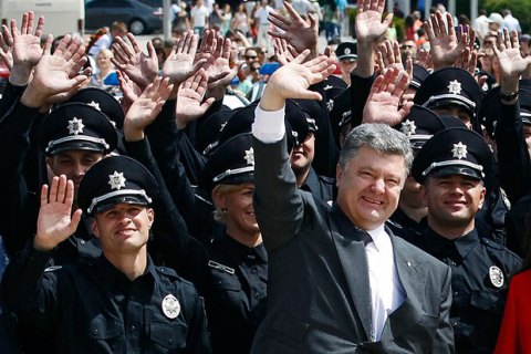 Порошенко одобрил Дисциплинарный устав Нацполиции