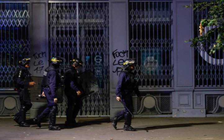 France24: протестувальникам дозволили акції у східній частині Парижу 