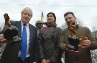 Зеленський і Джонсон прогулялися Києвом, британському прем’єру подарували керамічного півника – символ стійкості українців
