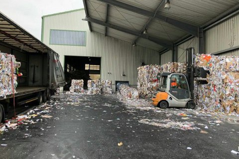 Испанца, выбросившего холодильник в овраг, оштрафовали на 45 тыс. евро