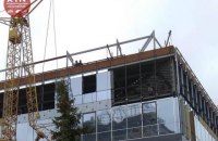В Киеве возле кинотеатра "Звездный" у строительного крана отломалась стрела