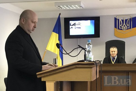 Турчинов: герої, які стверджують, що Крим можна було врятувати, брешуть
