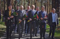 Яценюк заявил, что не уважает людей, которые уважают Сталина