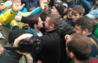 Возле здания Высшего спецсуда в центре Киева избили Шкиряка