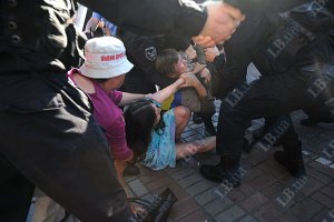 "Беркут" снес бютовские палатки на Крещатике
