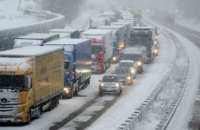 В Нью-Йорке из-за метели заблокировано дорожное движение и отменены авиарейсы