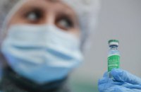 В Феофании проводили массовую вакцинацию от ковида. В документах вакцинированных указывали как работников больницы 