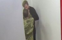 ​Нардеп Барна порвал рубашку члену команды Зеленского в студии Zik