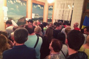 КИУ: на большинстве участков в Киеве продолжается голосование 