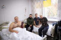 Зеленський зустрівся з пораненими воїнами та вручив нагороди
