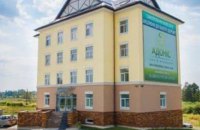 Ворожий снаряд влучив у пологовий будинок під Києвом