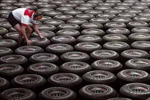 ​Производителей и импортеров шин обяжут отчислять на их утилизацию 3-5% от цены