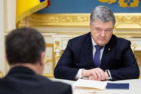 Порошенко потребовал прекратить увольнять почтальонов и сохранить почтовые отделения в селах