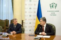 Порошенко призвал Смолия забрать заявление об отставке