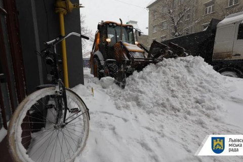 На Львовщине выпал почти метр снега