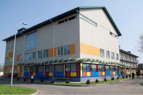 Суд відібрав дитячий санаторій у співмешканки Януковича