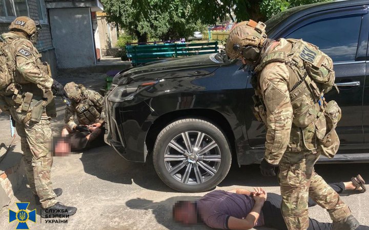 Банда рекетирів на Житомирщині вимагала гроші з військовослужбовця ЗСУ, - СБУ