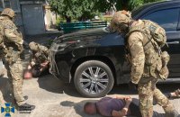 Банда рекетирів на Житомирщині вимагала гроші з військовослужбовця ЗСУ, - СБУ