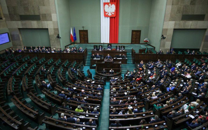 Польський парламент остаточно підтримав закон про допомогу українцям