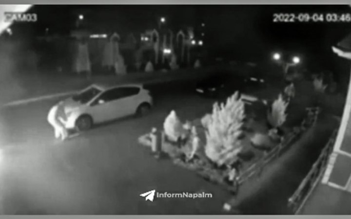 У російському Краснодарі підпалили два авто зі Z-свастикою