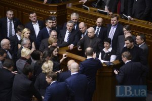 На оппозицию подали в суд из-за блокирования Рады