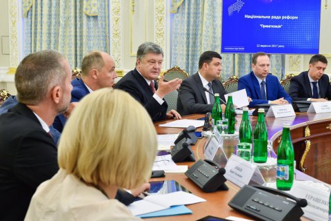 Порошенко: Время, когда Украина выживала только за счет кредитов, закончилось
