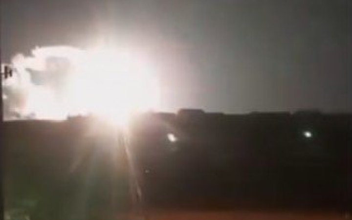 В окупованому Джанкої пролунали вибухи: пожежа в районі аеропорту