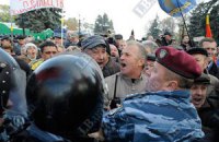 Чернобыльцы отправились в Украинский дом искать Азарова